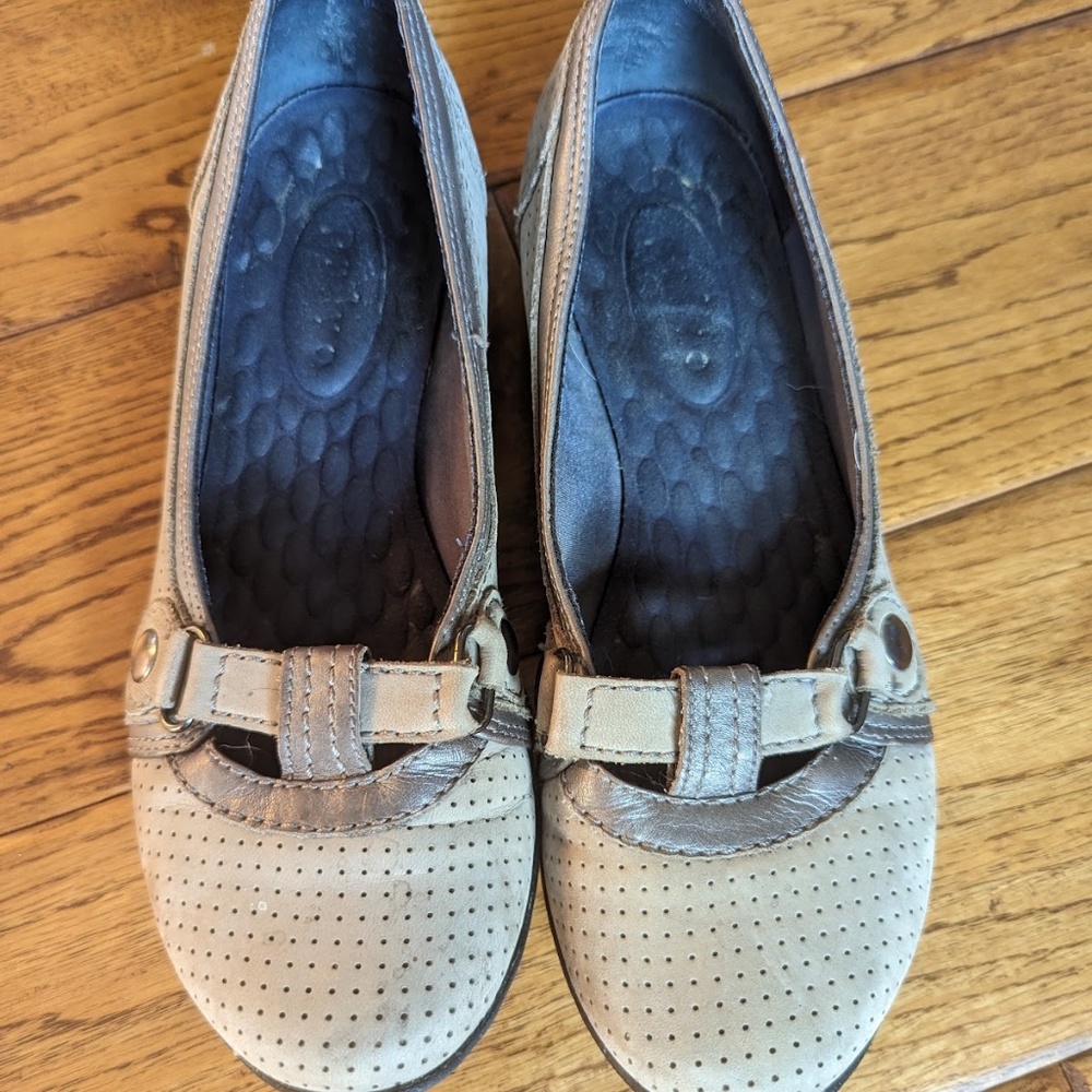 Privo by Clarks leather slip on shoe. Size 5